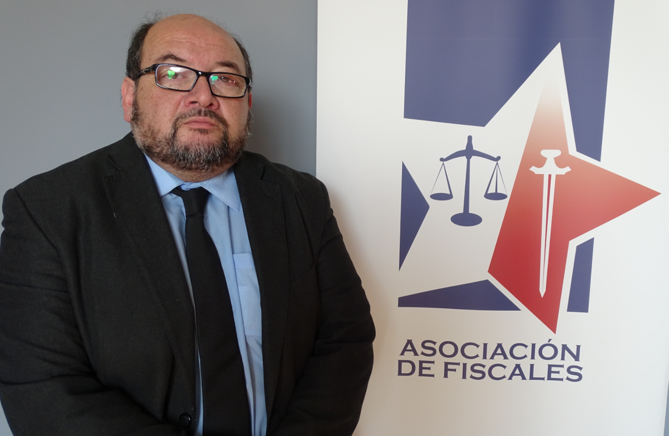 CLAUDIO URIBE HERNÁNDEZ